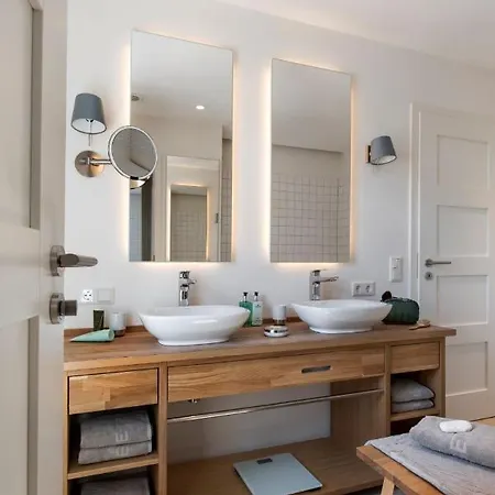 Reetdorf Geltinger Birk Kuenstlerkate Noor *